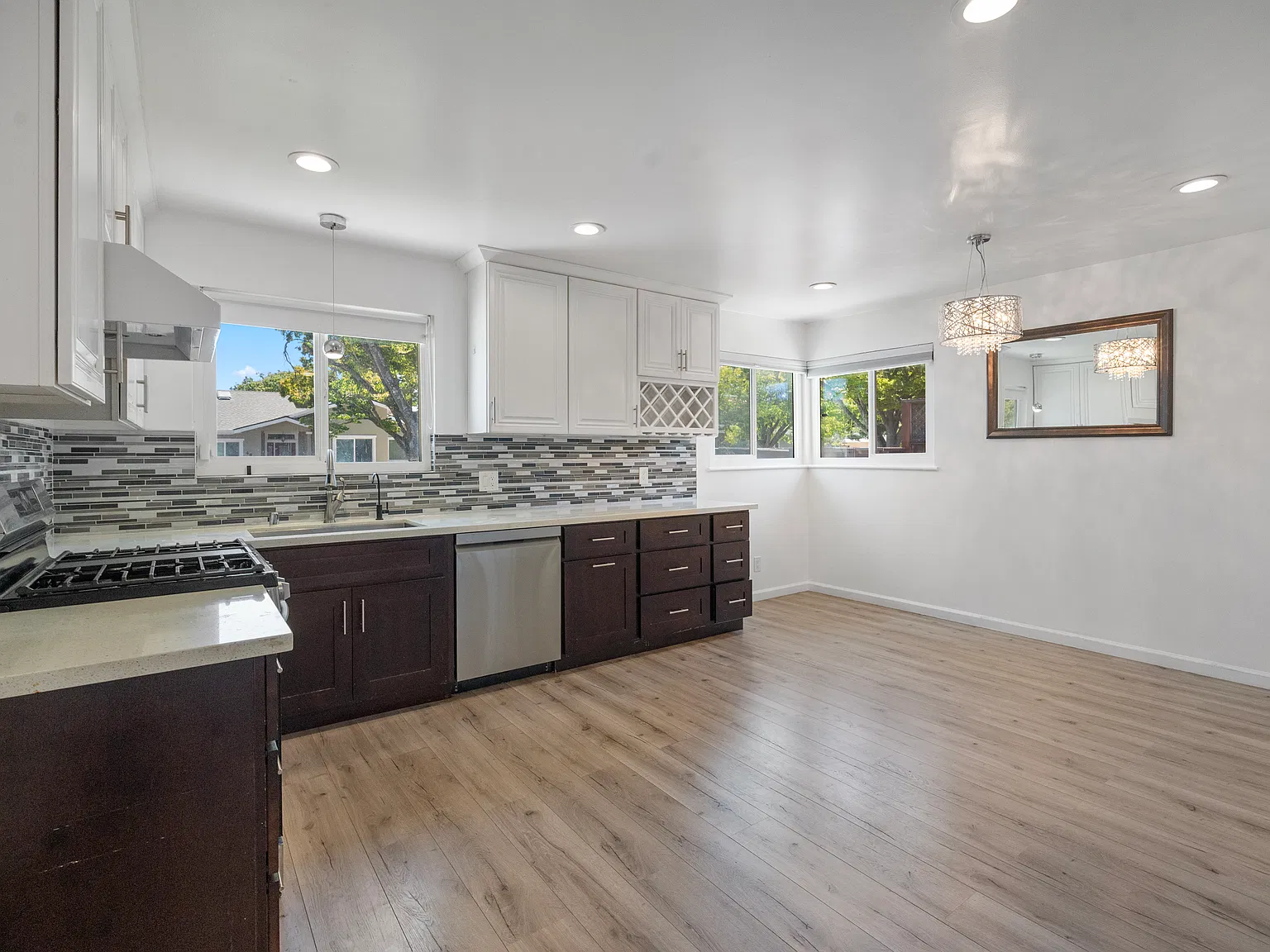 3 bed, 2.0 bath, 1286 sqft, $5,200 — Photo 3