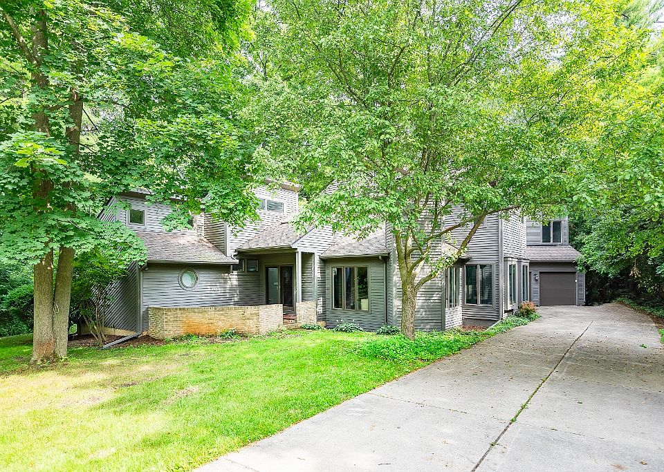 1st image of 450 Huntington Dr