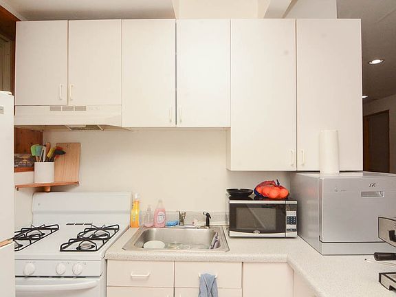 3rd image of 1307 N Greenview Ave #F2