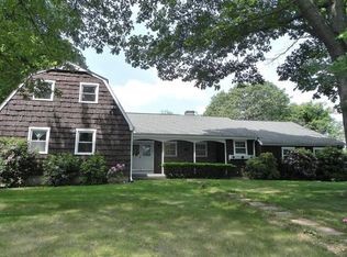 8 Briar Hill Dr, Trumbull, CT 06611