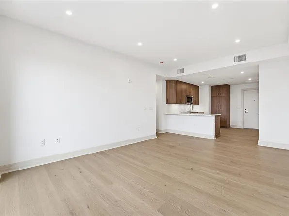 921 Madison Street image 8 of 22