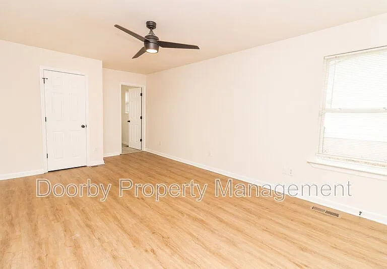 2310 Cushman St — Photo 9