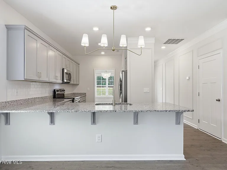 105 Village Dr — Photo 21