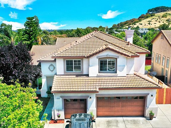 3rd image of 2840 Shelter Hill Dr