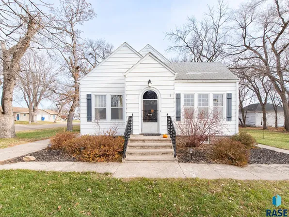 408 4th St N, Estelline, SD 57234