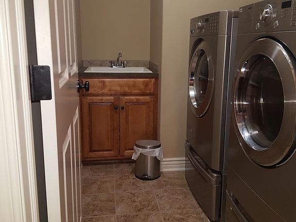 4th image of 1012 Clearwater Dr