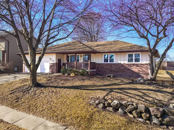 1400 NW 98th St, Clive, IA 50325