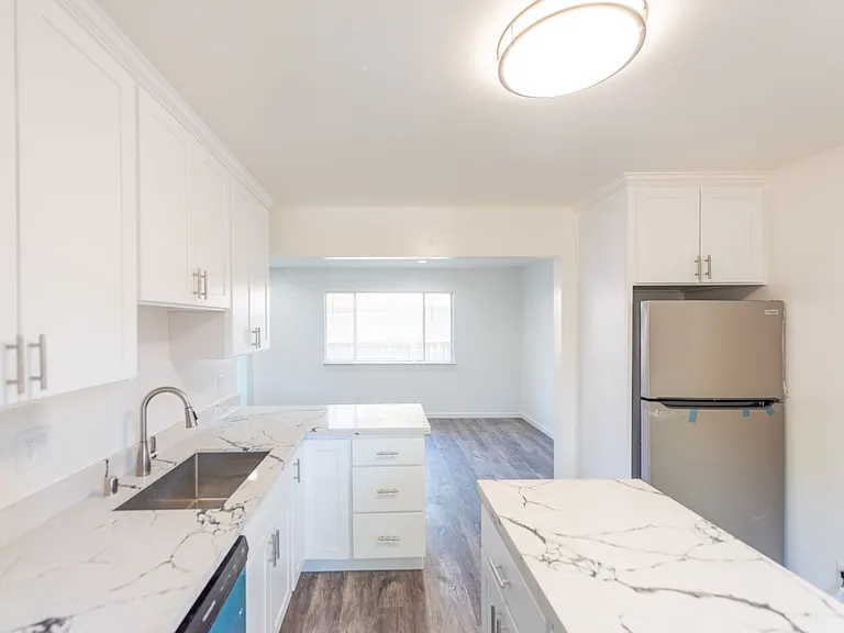 37-41 Sherland Ave — Photo 1