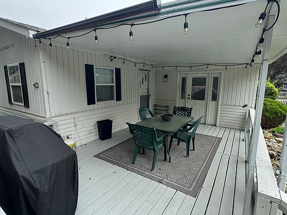 3rd image of 490 Empire Rd #For182