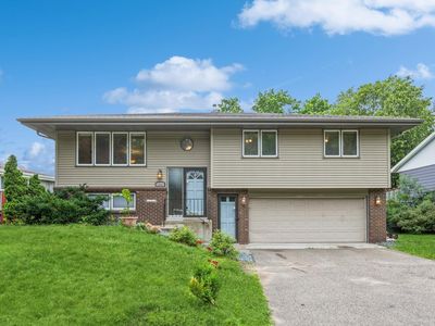 2246 Larry Ho Dr, Saint Paul, MN, 55119