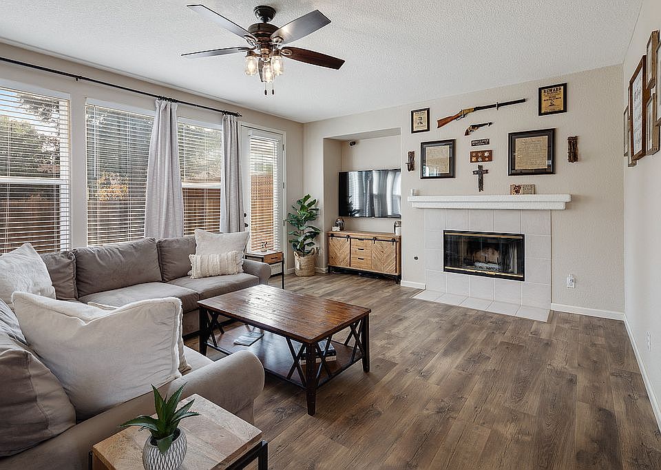 2nd image of 132 Bouquet Cir