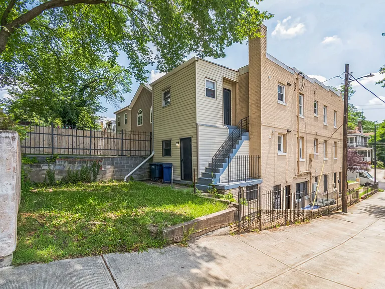 1608 West St SE — Photo 30
