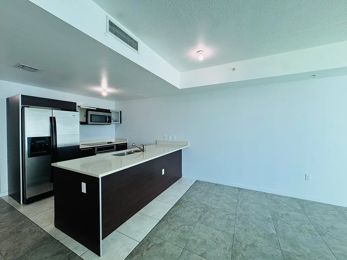 Building Photo - 1900 N Bayshore Dr #3609