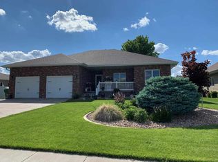230 E 52nd St, Kearney, NE 68847