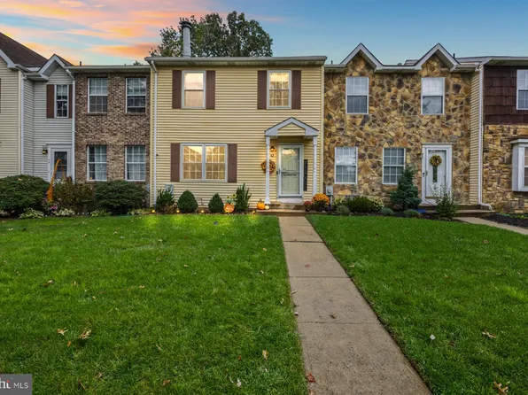 42 Pinedale Ct, Hamilton, NJ 08690