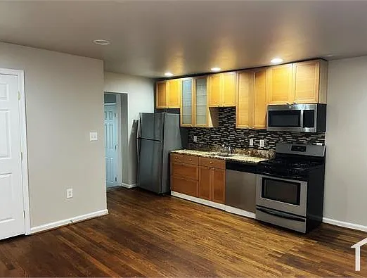 1913 Rosedale St NE #4 — Photo 1