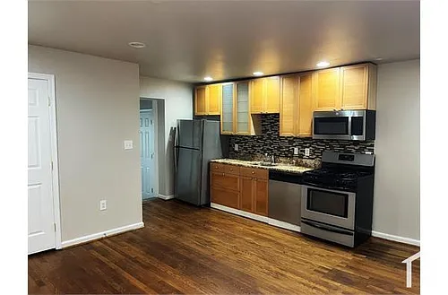 1913 Rosedale St NE #4 Photo 1