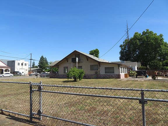 3rd image of 454 N 3rd Ave