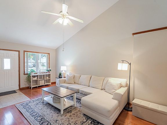 3rd image of 2136 Texas St