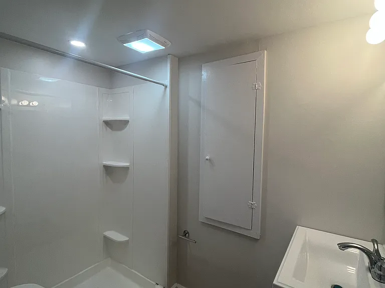 224 Stratford Rd — Photo 3