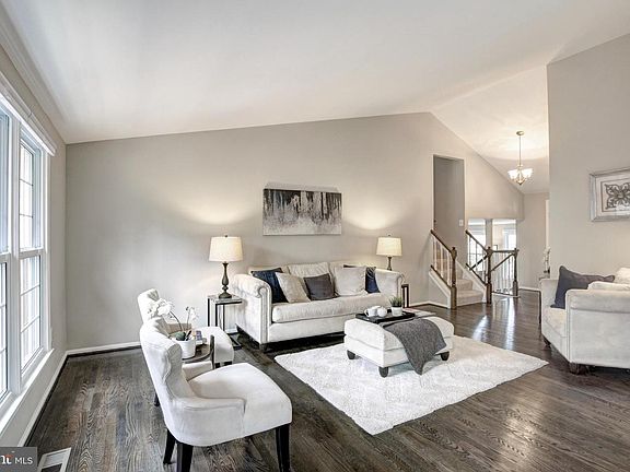 4th image of 5801 New England Woods Dr
