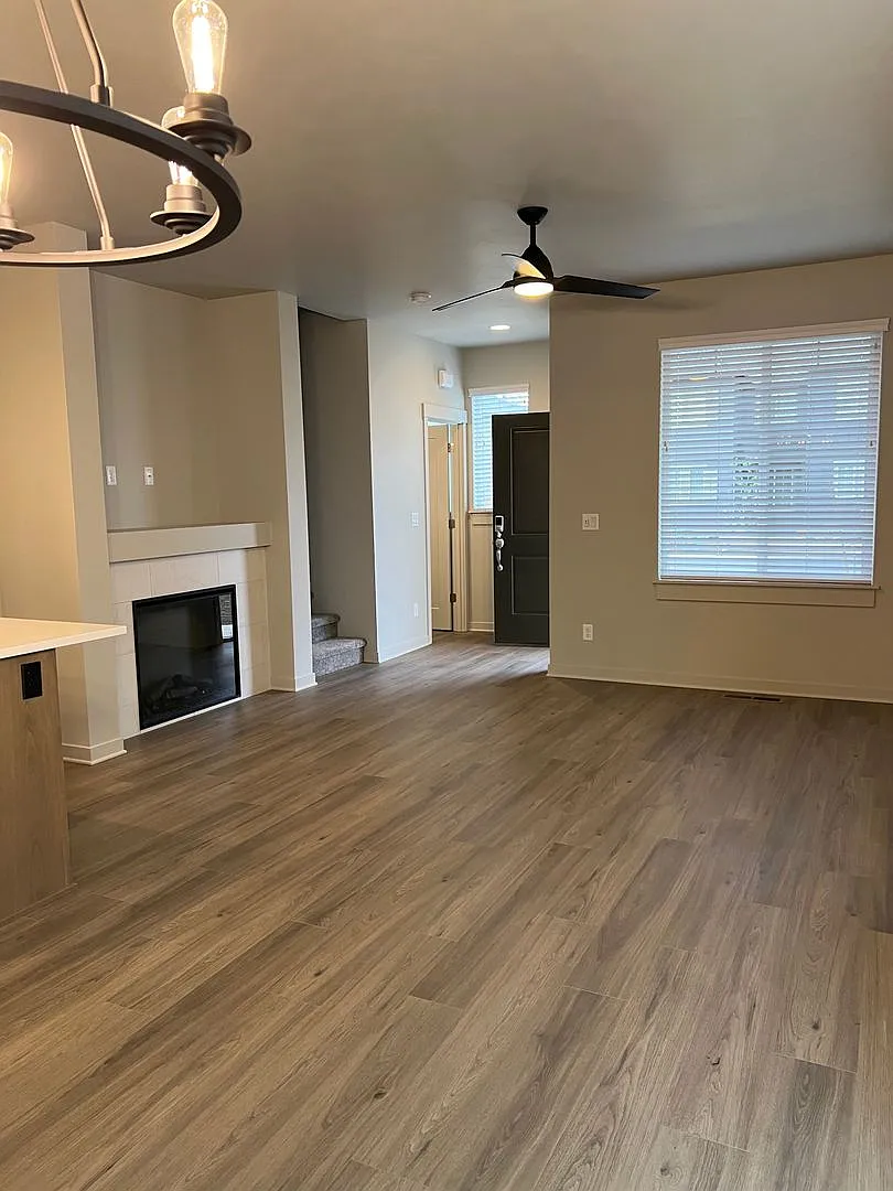 Move In Special! 3 Bedroom / 2.5 Bathroom Townhome In Nw Redmond's Dry Canyon Community — Photo 4