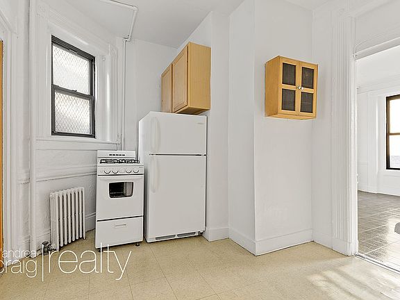 3rd image of 227 E 28th St APT 4B