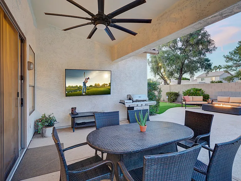 2144 W Olive Way — Photo 6