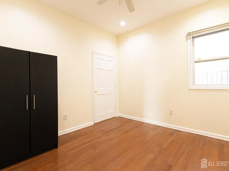 158 Terrace Ave — Photo 10