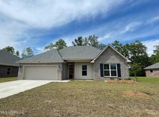 6792 Rolling Green Dr, Pass Christian, MS 39571