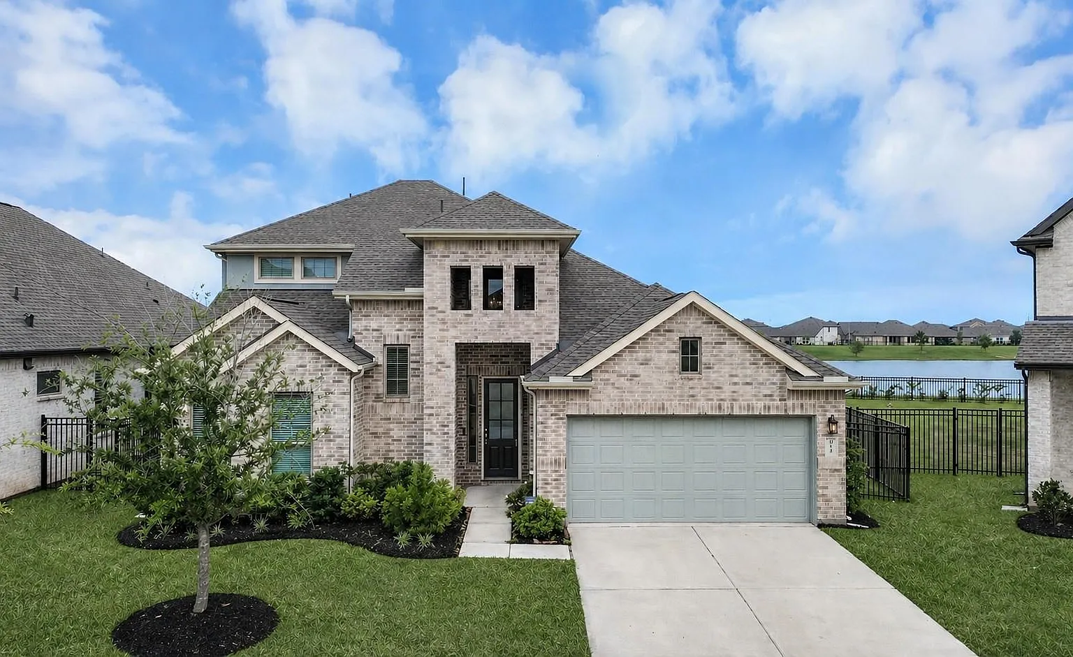 4 bed, 3.0 bath, 2708 sqft, $3,000 — Photo 1