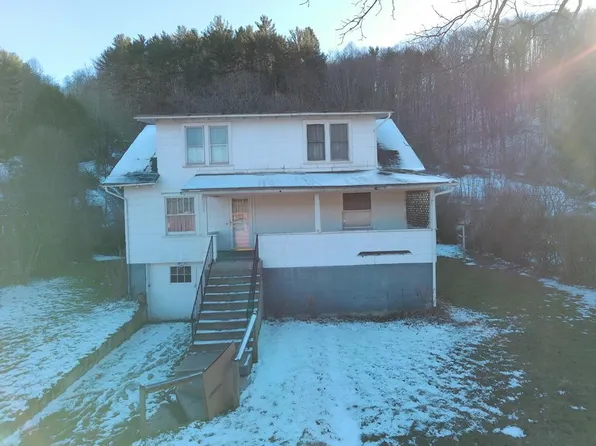 466 N Blue Jay Dr, Beaver, WV 25813