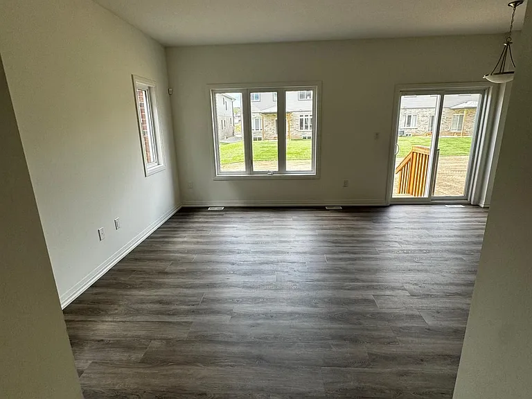 44 Samuel Ave — Photo 6