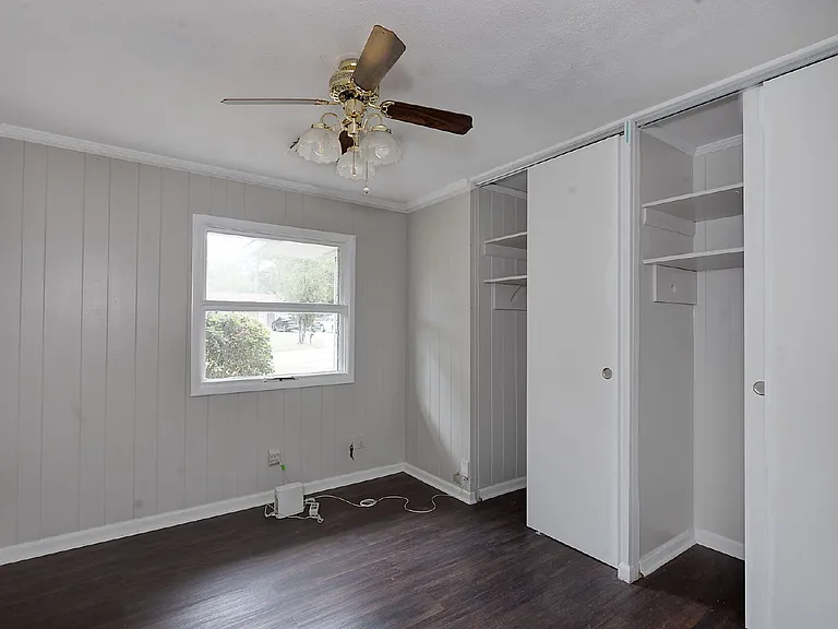 4527 Fairview Dr — Photo 6