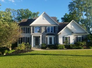 1250 Woodberry Dr, Mountain Top, PA 18707