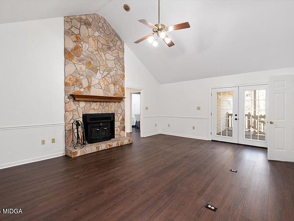 5th image of 180 Kingswood Dr