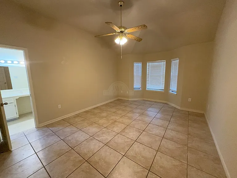 3906 Lone Oak Dr — Photo 14