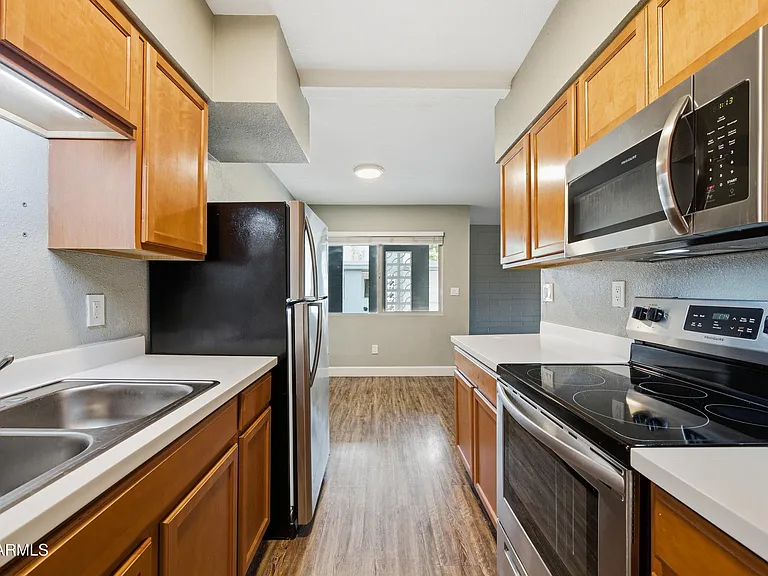 1518 W Colter St #14 — Photo 6