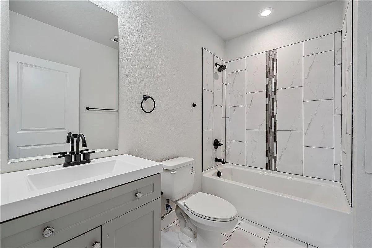1338 Benton St — Photo 4