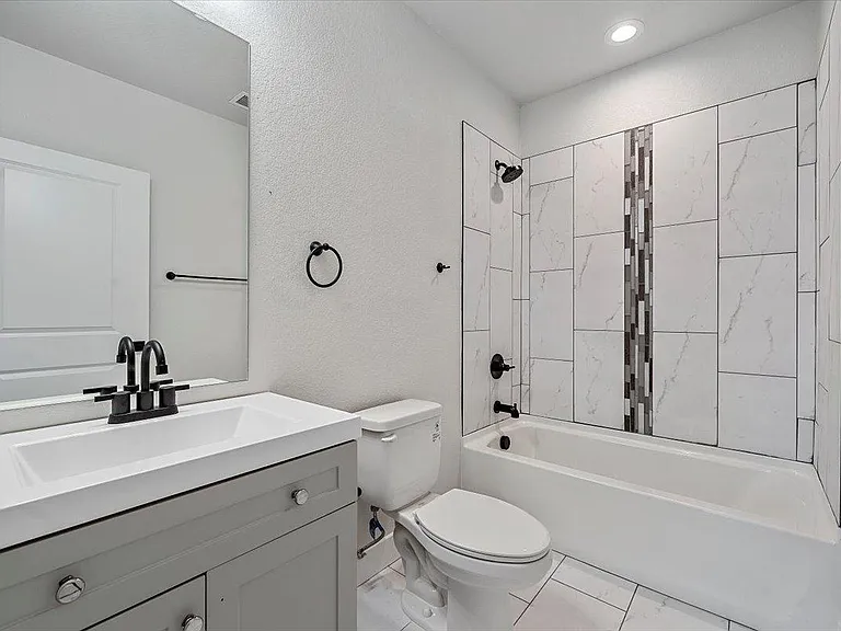 1326 Benton St — Photo 24