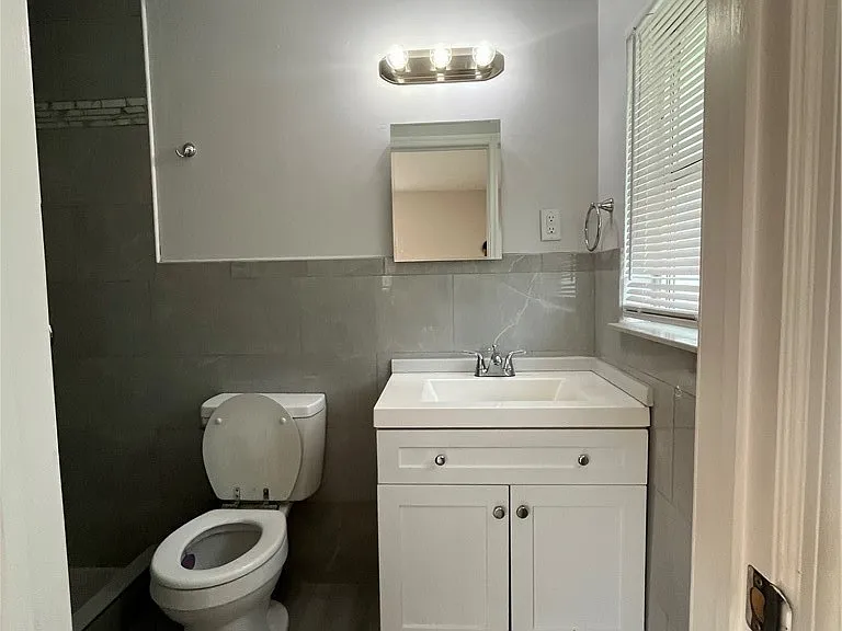 2031 Maravilla Cir — Photo 21