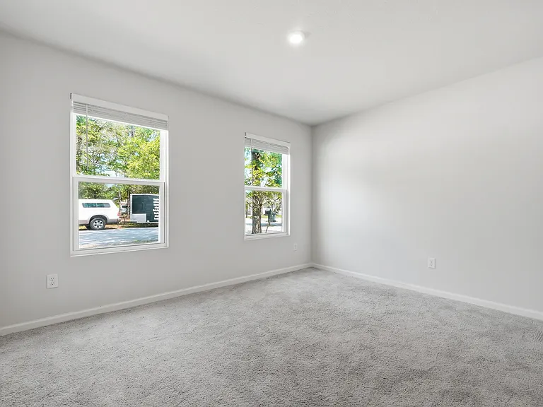 136 Pfitzer Ct — Photo 5