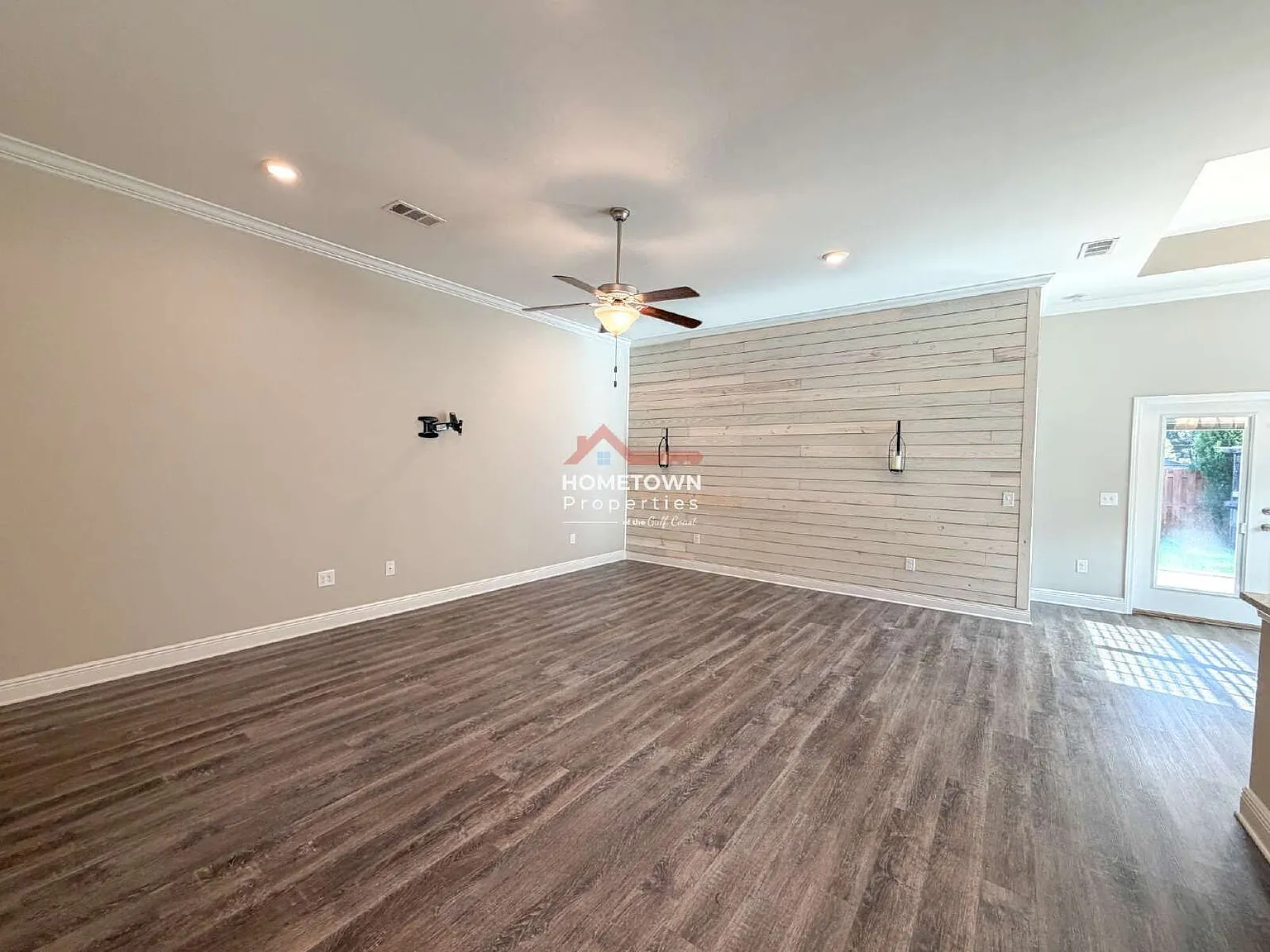 3 bed, 2.0 bath, 1904 sqft, $2,295 — Photo 4