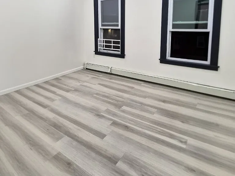651-653 Montgomery St #2 — Photo 7