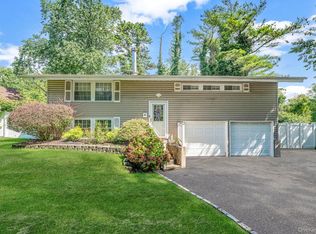 27 Split Cedar Drive, Islandia, NY 11749