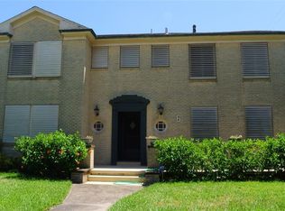 36 Cedar Lawn Cir, Galveston, TX 77551