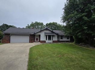 680 Forest Grove Ln, Brookfield, WI 53005