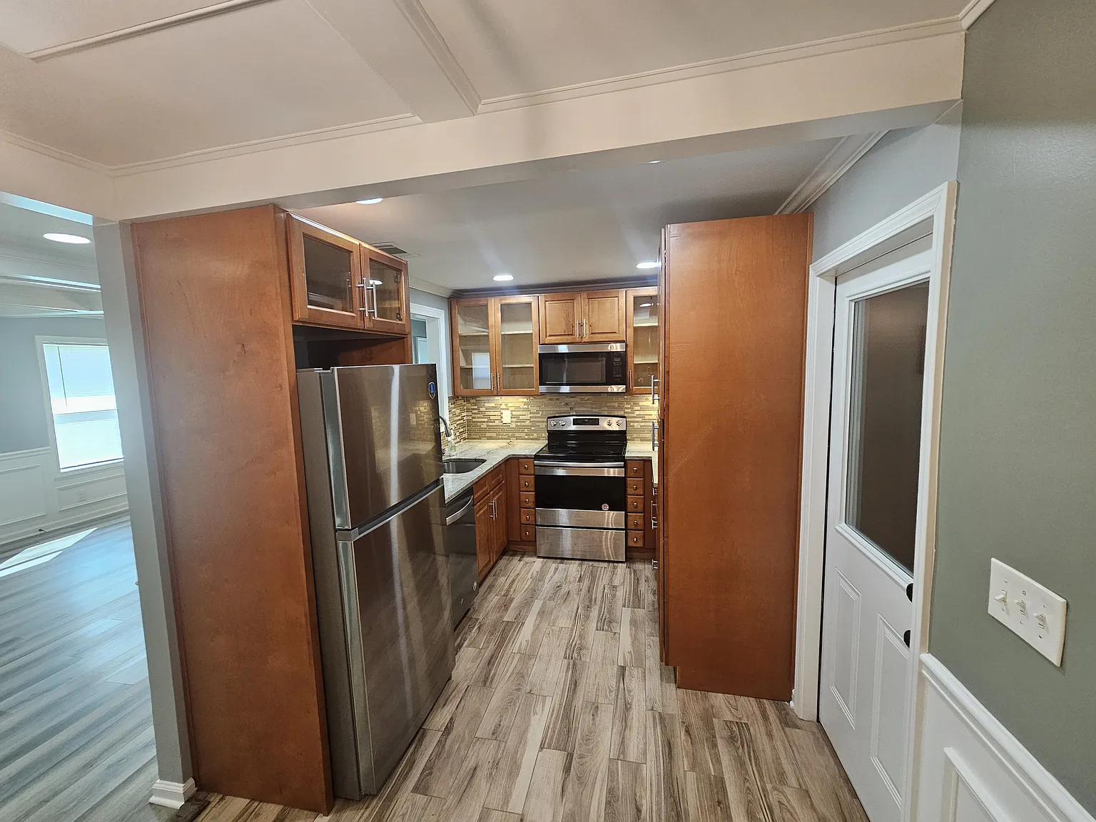 4 bed, 1400 sqft, $1,700 — Photo 2