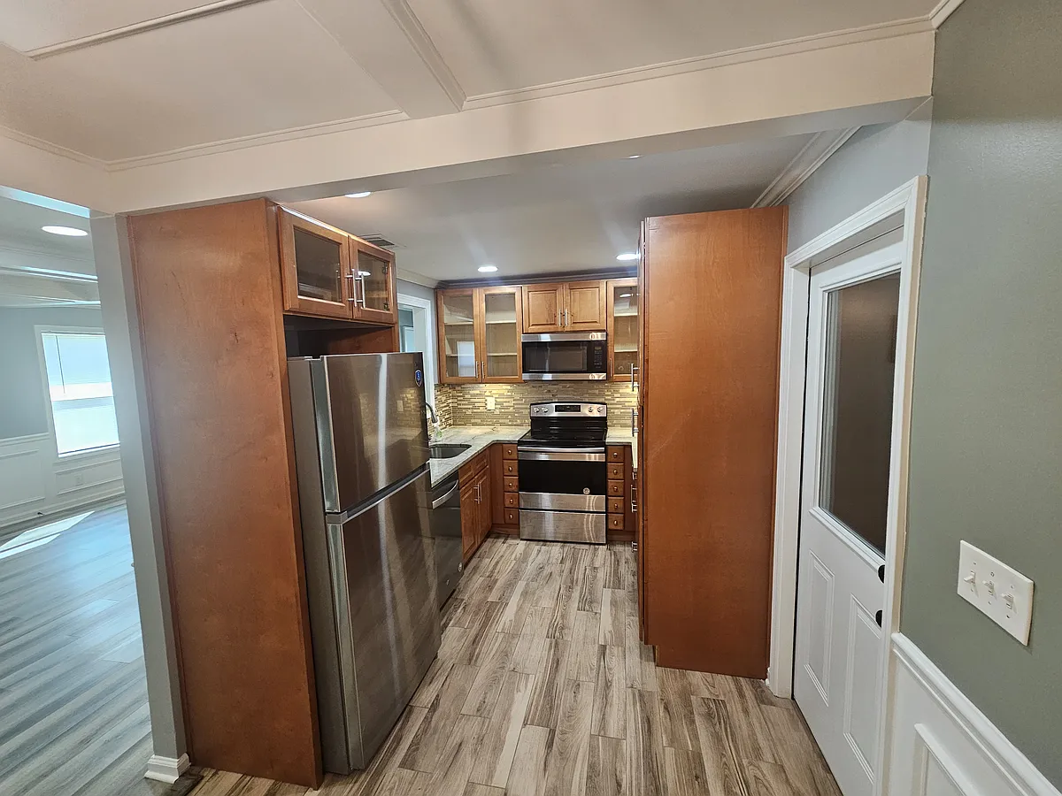 Building Photo - 373 Oak Dr