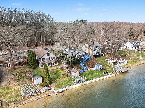 3rd image of 563 Waverly Rd